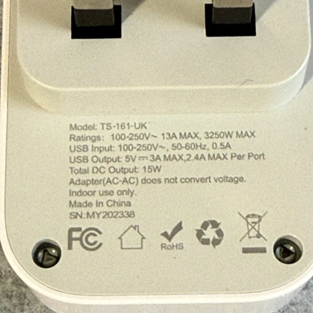 TESSAN TS-161-UK Type G Travel Adapter 3 AC Outlets 3 USB Ports UK Ireland HK